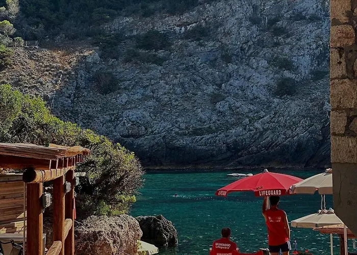 Cala Piccola Retreat Private & Pool Access 아파트